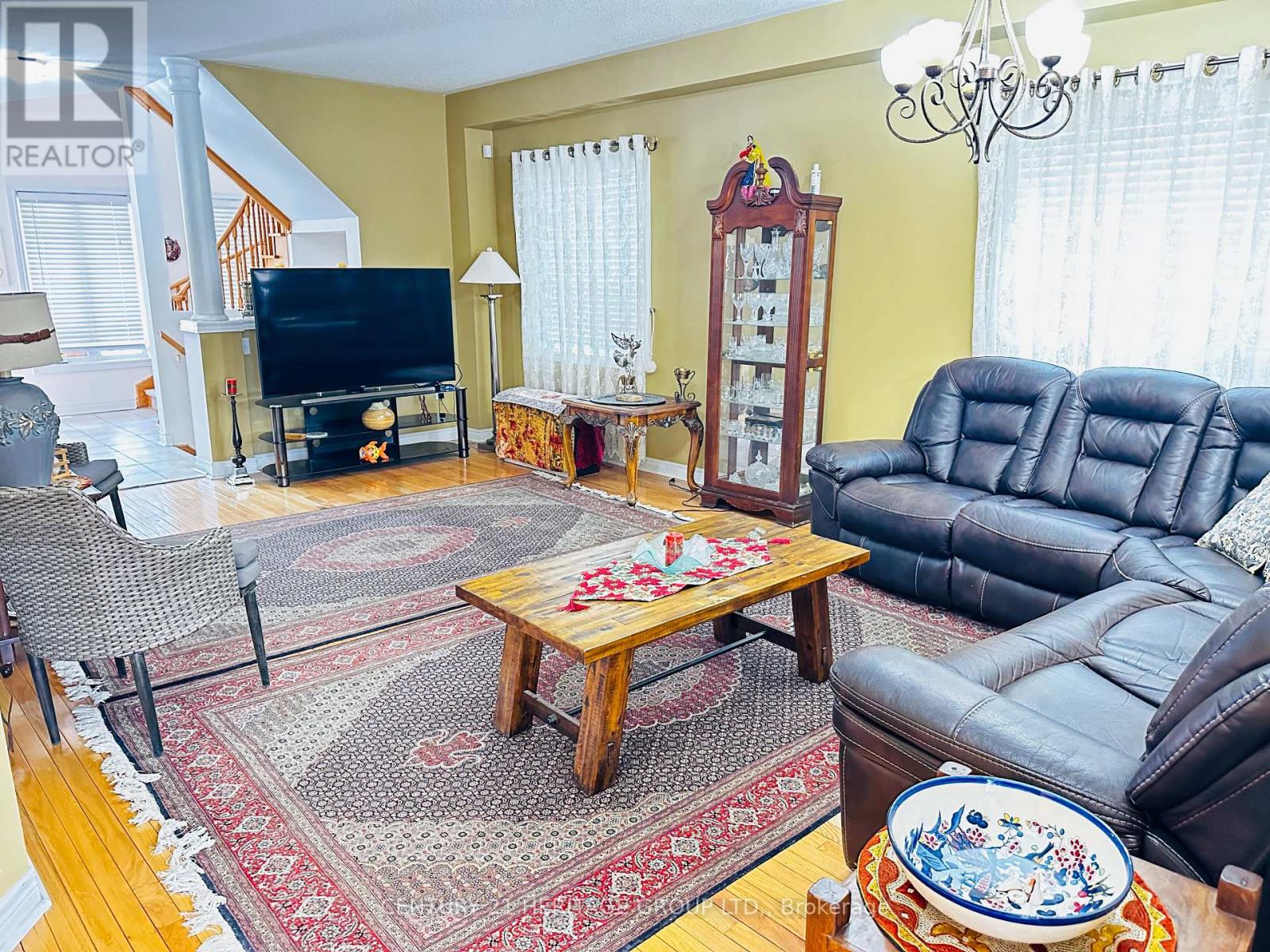 97 Maroon Drive, Richmond Hill, Ontario  L4E 5B6 - Photo 4 - N12947268