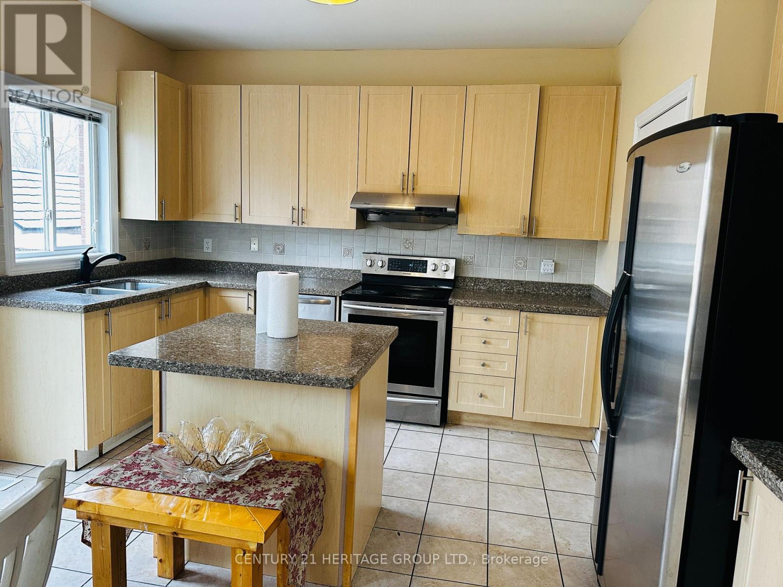 97 Maroon Drive, Richmond Hill, Ontario  L4E 5B6 - Photo 8 - N12947268