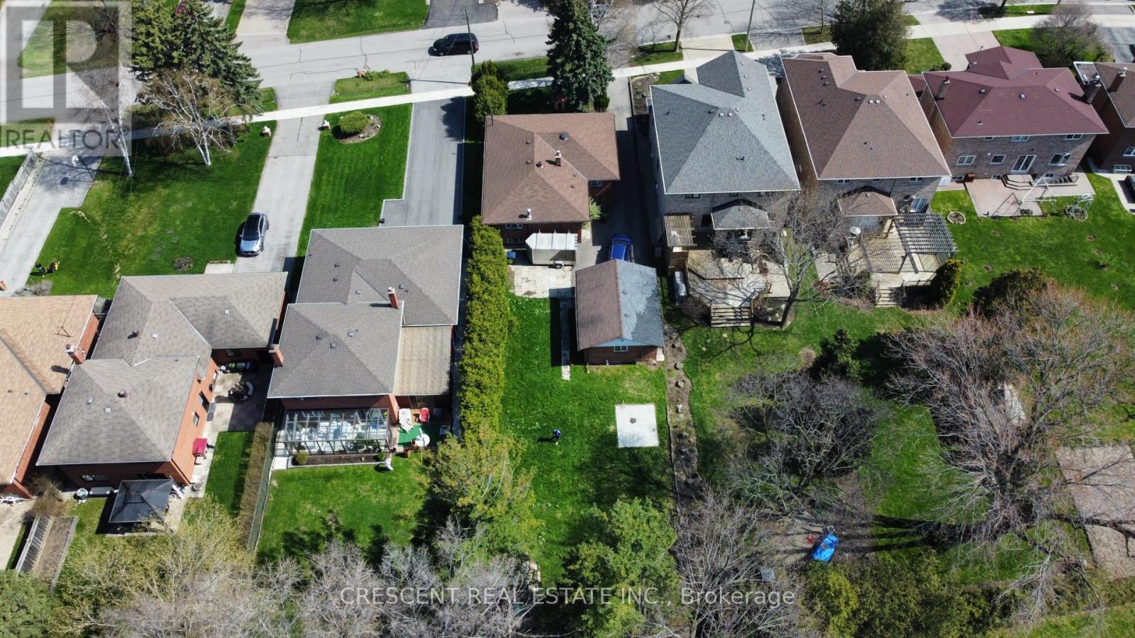 18 Laver Road, Toronto, Ontario  M9C 3K5 - Photo 2 - W12982774