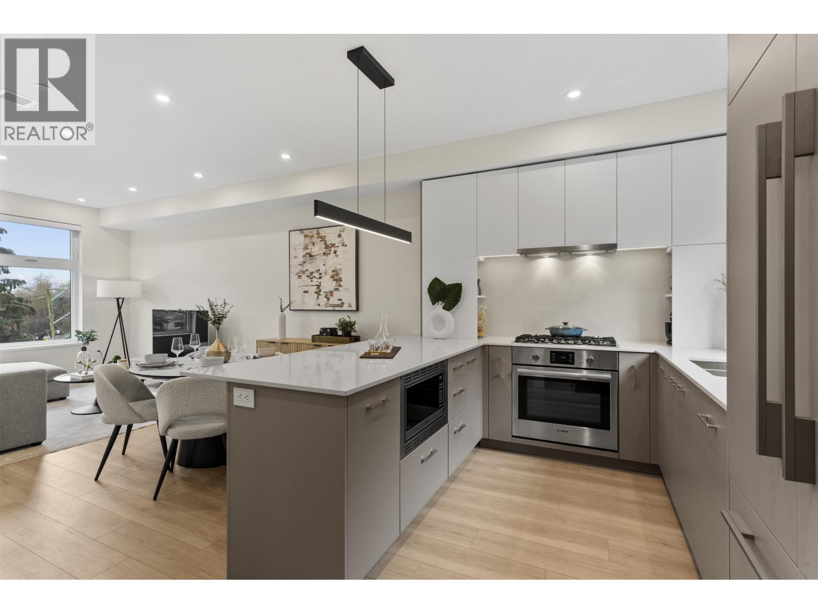 311 342 MOUNTAIN HIGHWAY, north vancouver, British Columbia