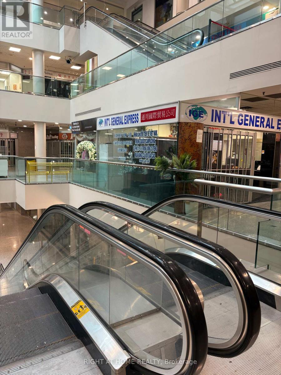 140 - 222 SPADINA AVENUE, Toronto, Ontario