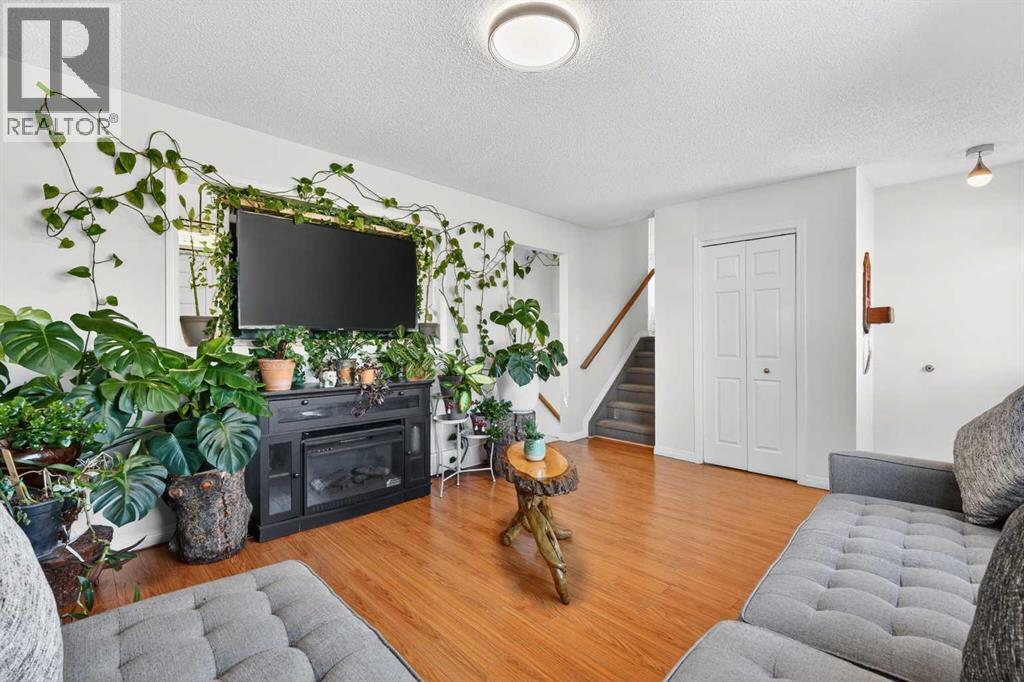 928 Pinecliff Drive Ne, Calgary, Alberta  T1Y 3Y2 - Photo 7 - A2299116