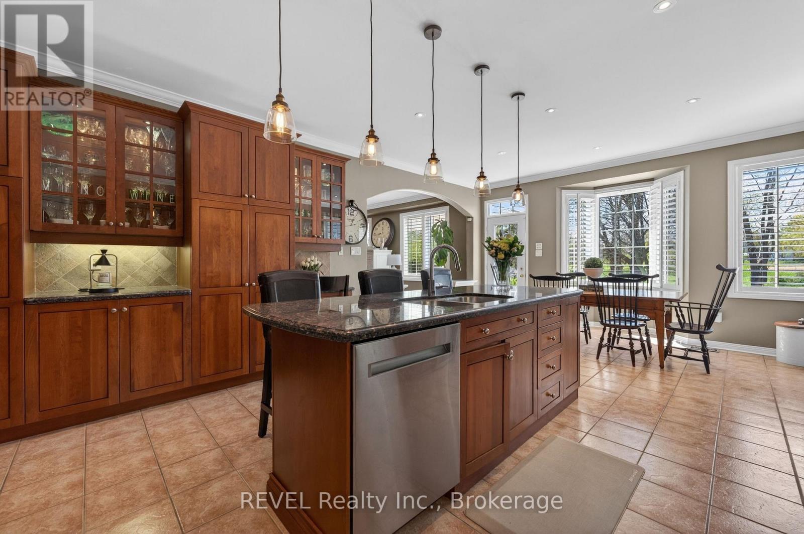 4266 Clubview Drive, Burlington, Ontario  L7M 4X2 - Photo 19 - W13046200