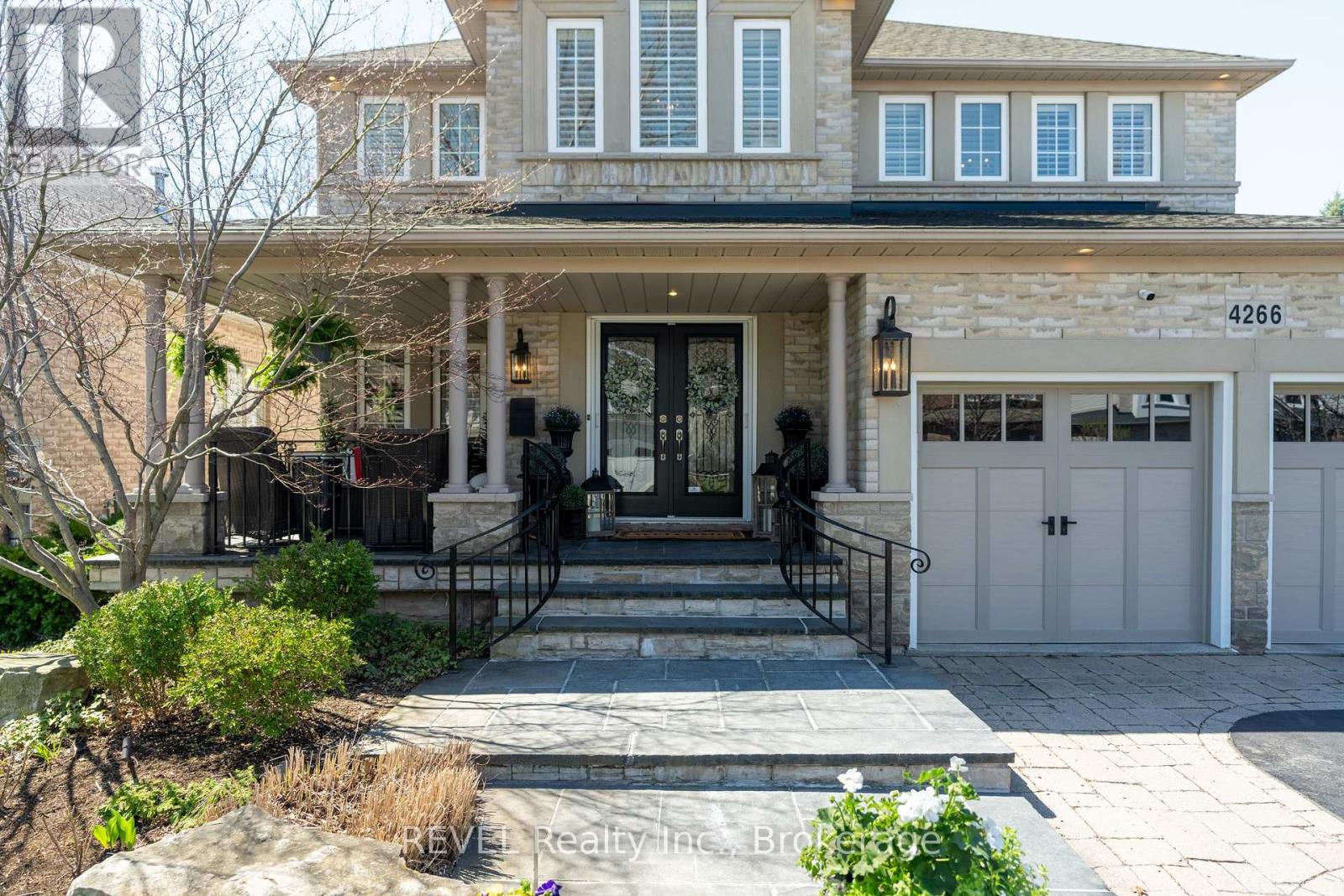 4266 Clubview Drive, Burlington, Ontario  L7M 4X2 - Photo 2 - W13046200