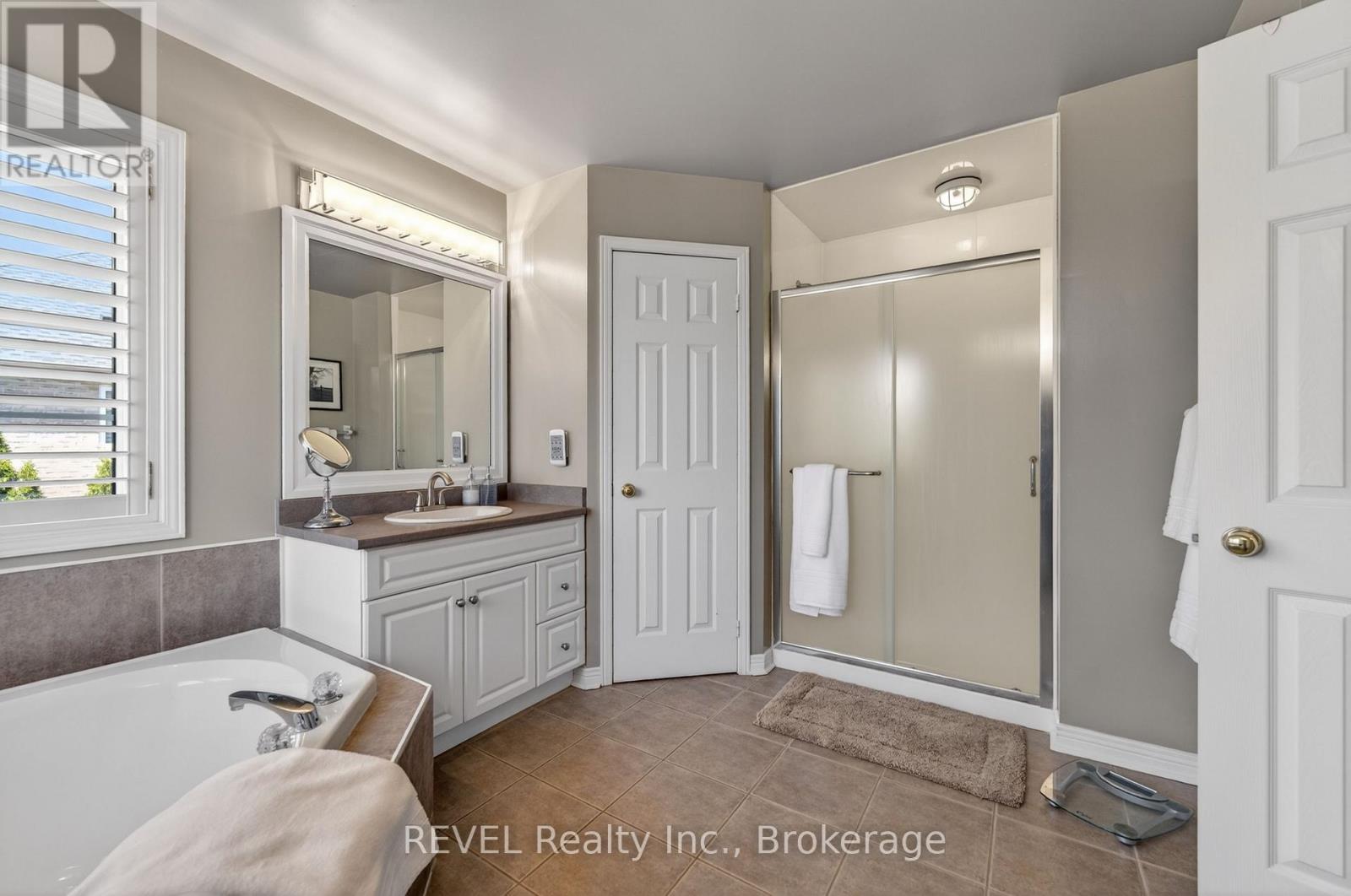 4266 Clubview Drive, Burlington, Ontario  L7M 4X2 - Photo 27 - W13046200