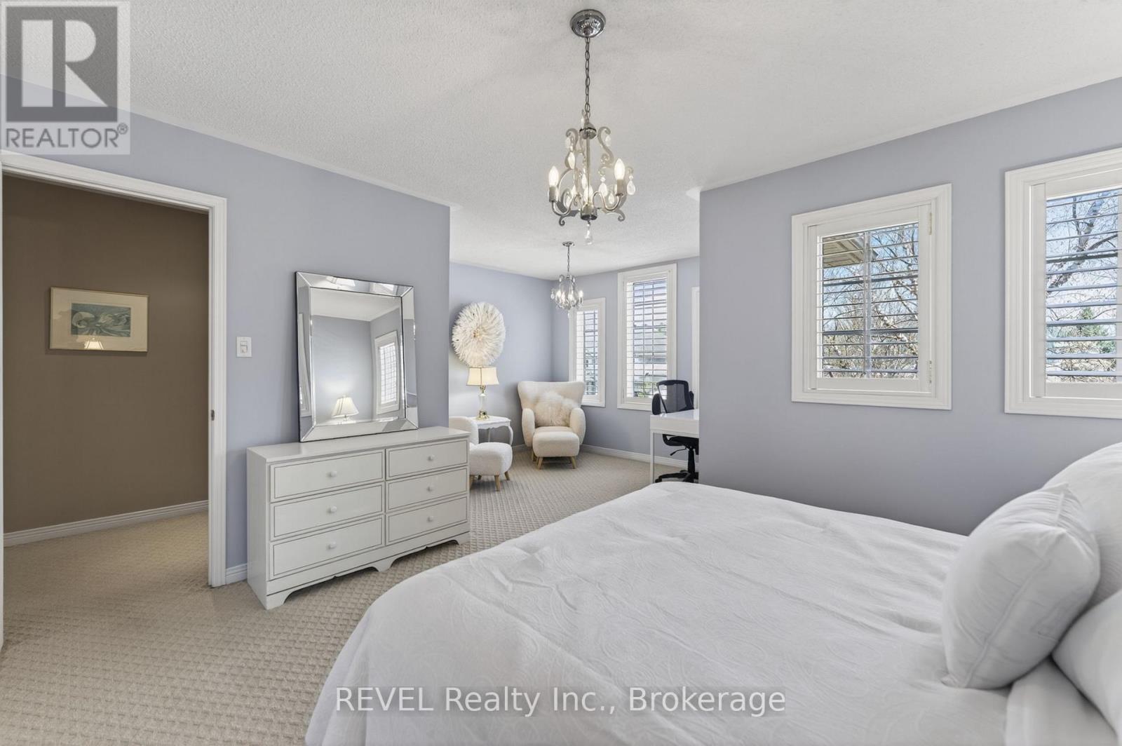 4266 Clubview Drive, Burlington, Ontario  L7M 4X2 - Photo 33 - W13046200