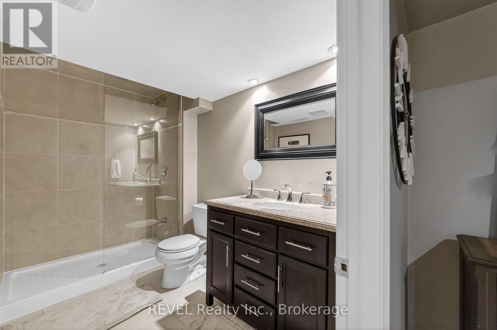 4266 Clubview Drive, Burlington, Ontario  L7M 4X2 - Photo 40 - W13046200