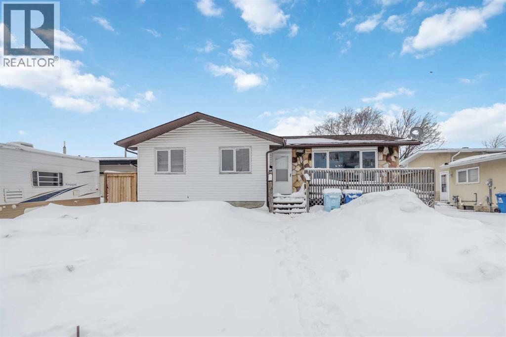 13 Mcleod Street, Fort Mcmurray, Alberta  T9H 1Z4 - Photo 1 - A2304442