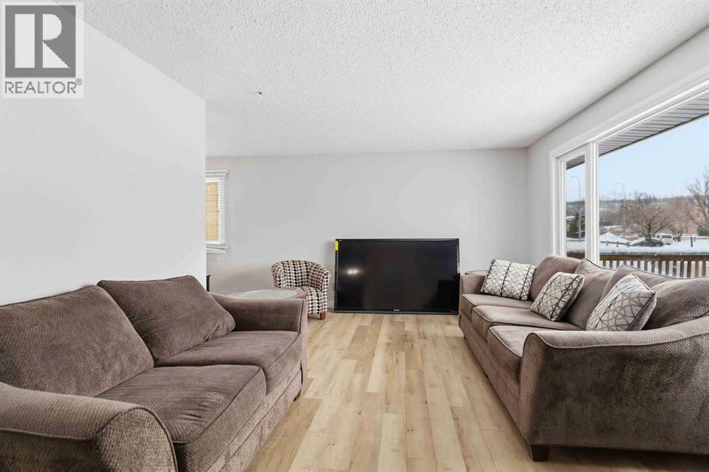 13 Mcleod Street, Fort Mcmurray, Alberta  T9H 1Z4 - Photo 8 - A2304442