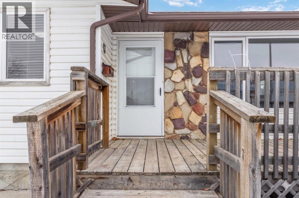 13 Mcleod Street, Fort Mcmurray, Alberta  T9H 1Z4 - Photo 2 - A2304442