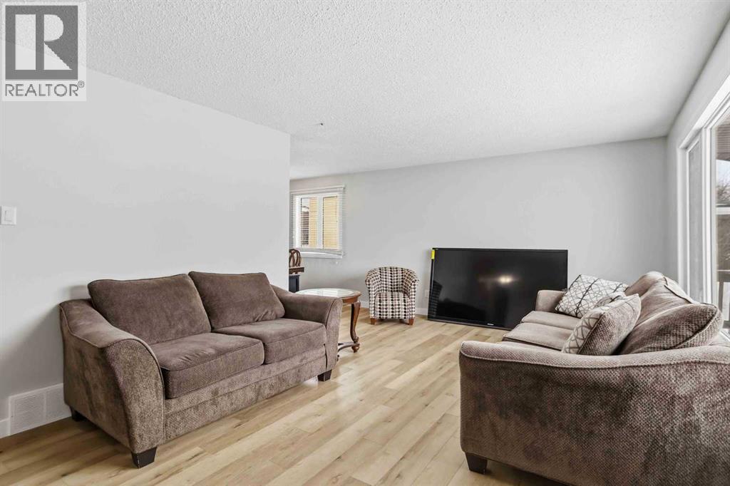 13 Mcleod Street, Fort Mcmurray, Alberta  T9H 1Z4 - Photo 9 - A2304442