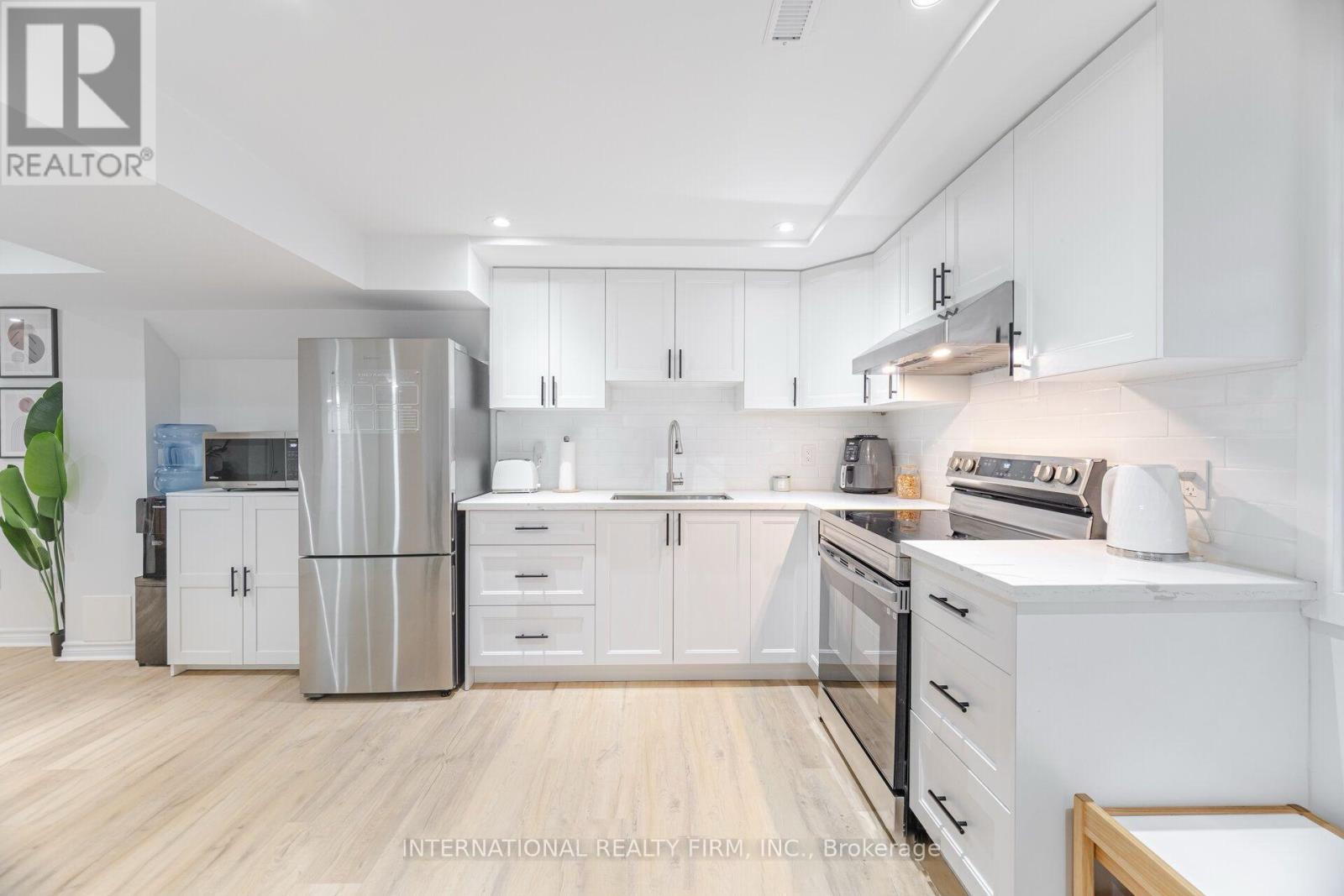 102 Tanager Square, Brampton, Ontario  L6Z 1X2 - Photo 6 - W13046206