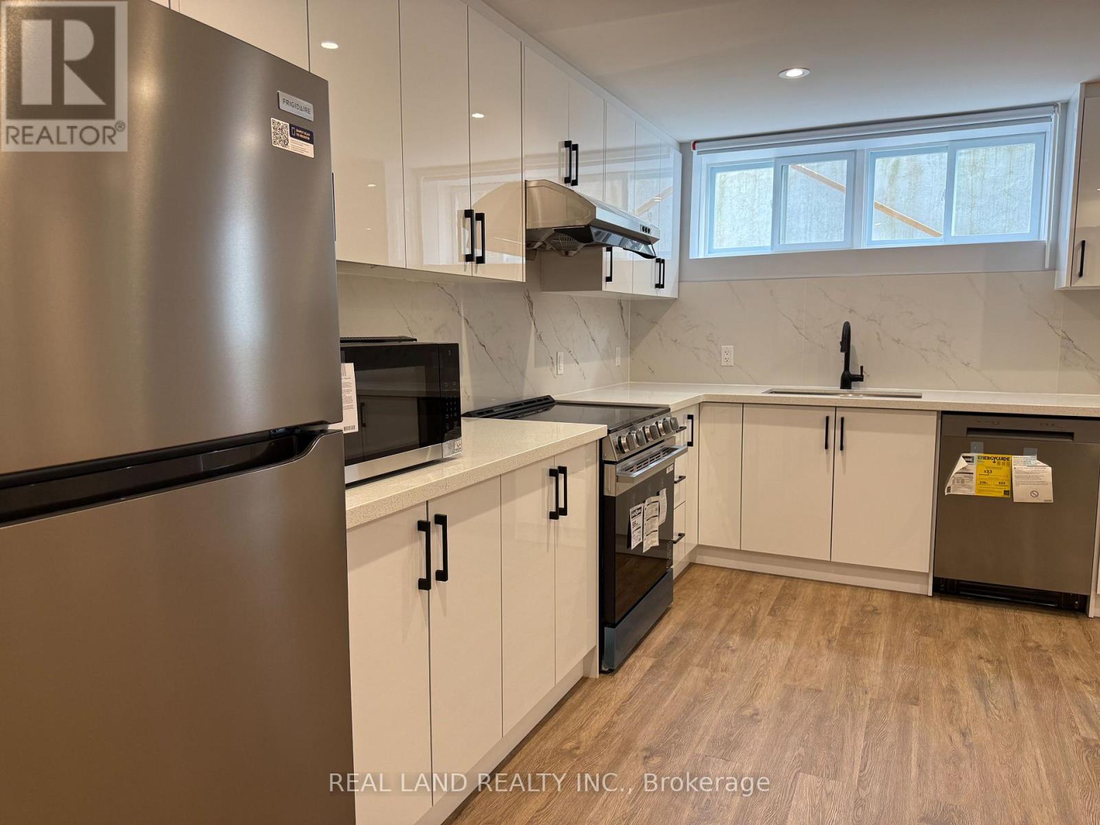 3 (Basement) - 220 Millard Avenue, Newmarket, Ontario  L3Y 1Z2 - Photo 2 - N13043874