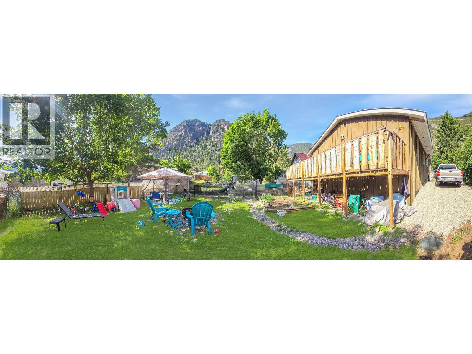 956 Richter Avenue, Hedley, British Columbia