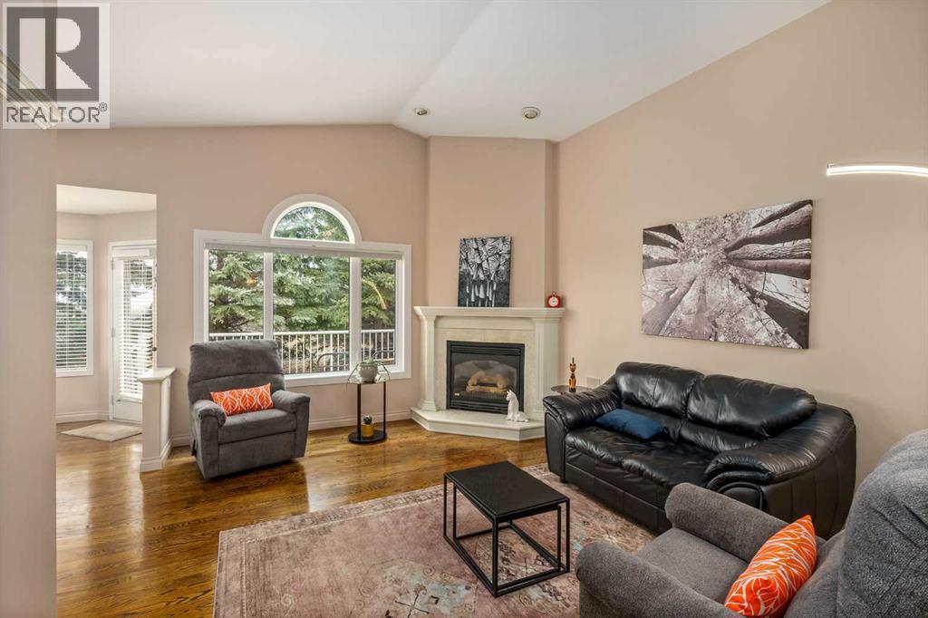 28 Hamptons Rise Nw, Calgary, Alberta  T3A 5E6 - Photo 2 - A2304593