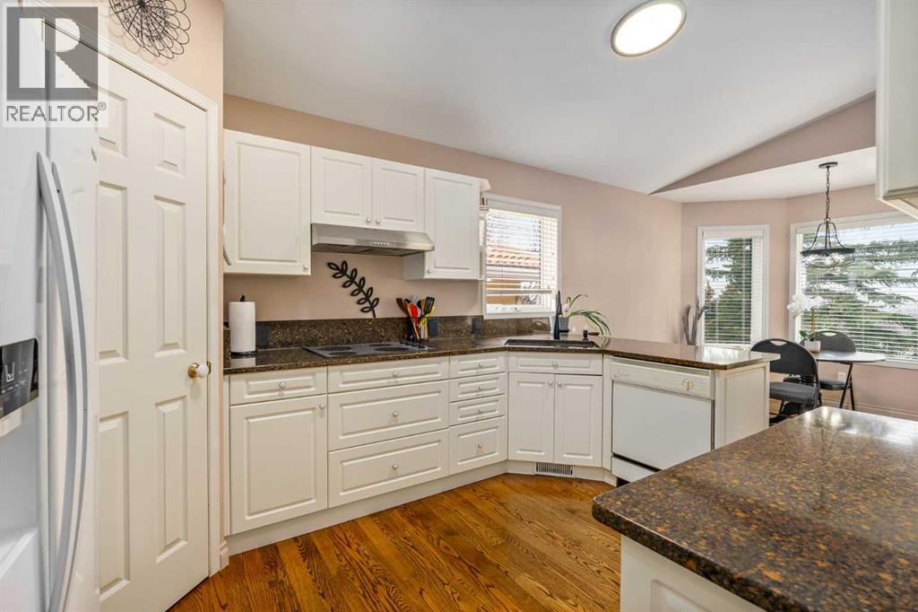 28 Hamptons Rise Nw, Calgary, Alberta  T3A 5E6 - Photo 7 - A2304593