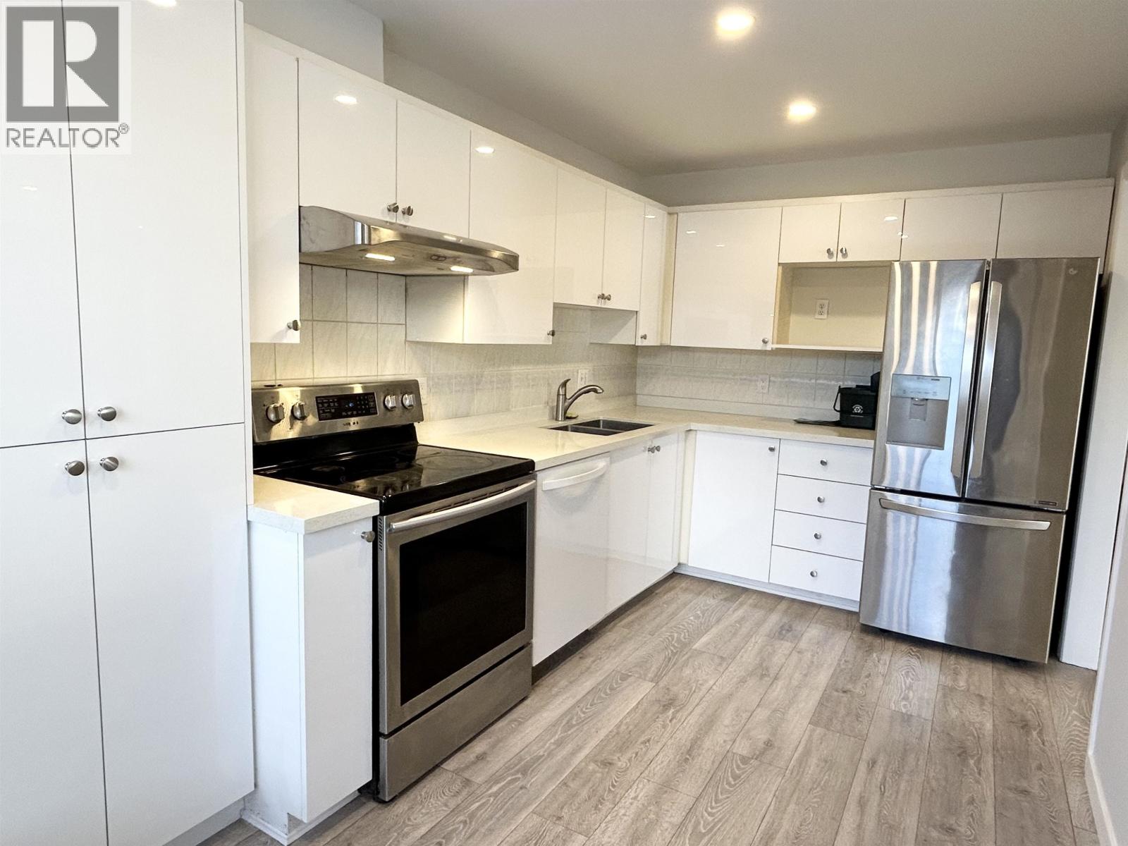 105 5875 IMPERIAL STREET, Burnaby, British Columbia