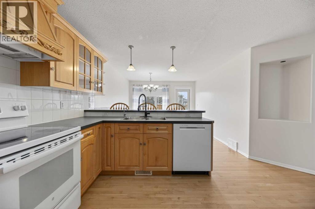 211 200 Carriage Lane Place, Carstairs, Alberta  T0M 0N0 - Photo 11 - A2303309