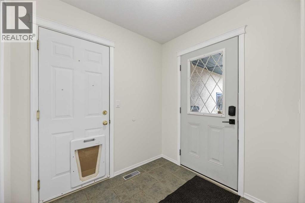 211 200 Carriage Lane Place, Carstairs, Alberta  T0M 0N0 - Photo 3 - A2303309