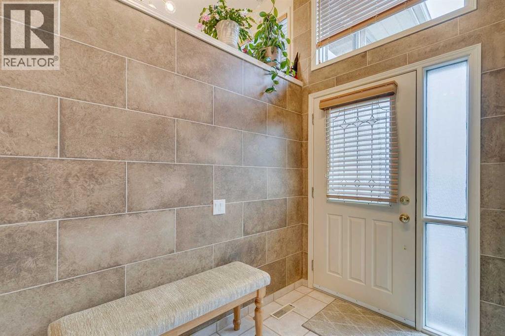 8 Douglas Woods View SE, Calgary, Alberta  T2Z 2A2 - Photo 9 - A2301834