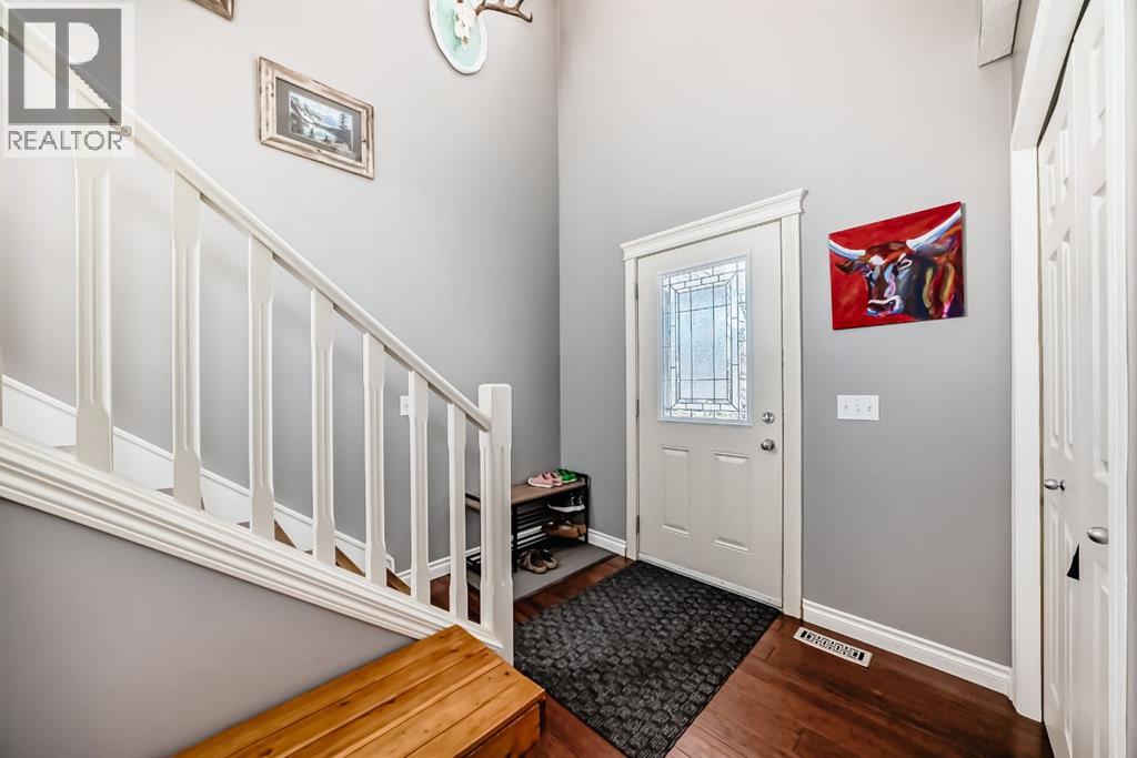 220 Hillcrest Court, Strathmore, Alberta  T1P 0A4 - Photo 3 - A2303094