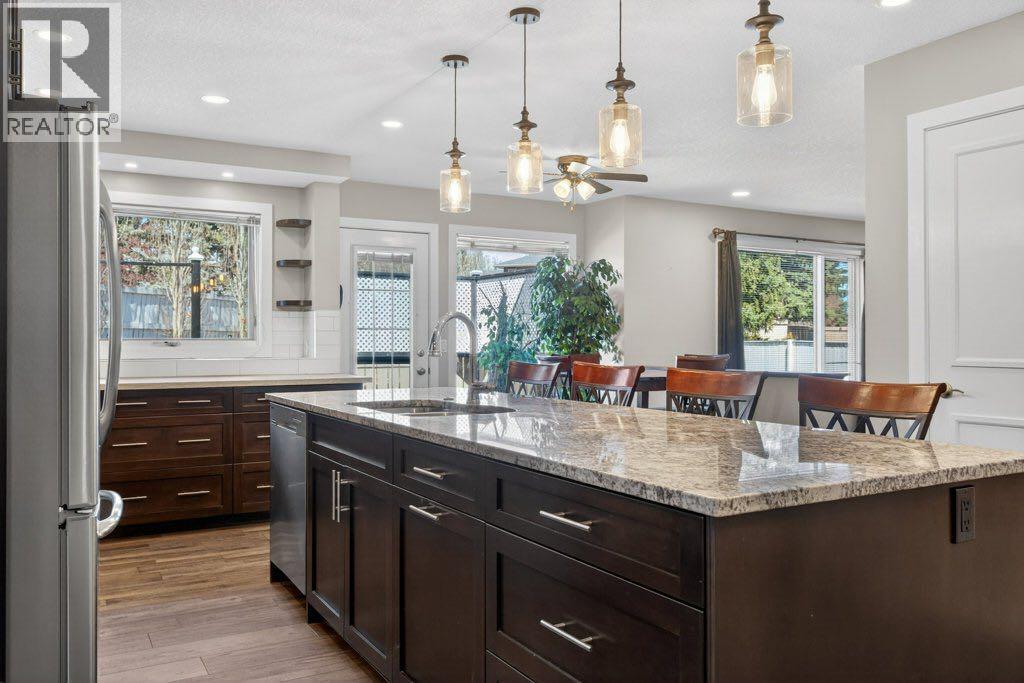 29 Shannon Manor Sw, Calgary, Alberta  T2Y 2Y5 - Photo 4 - A2303275