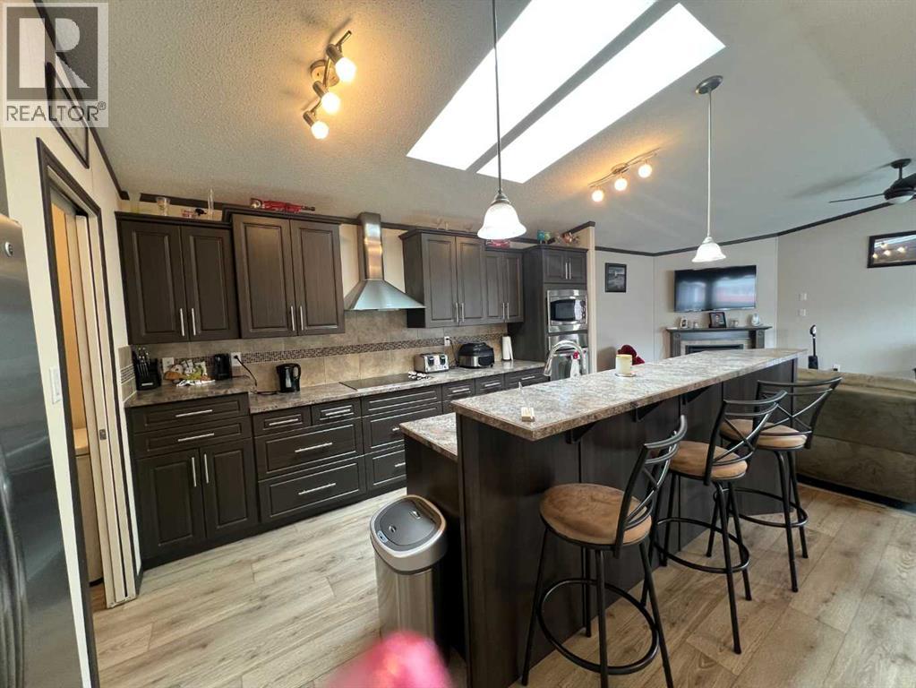 812 5 A Street, Fox Creek, Alberta  T0H 1P0 - Photo 2 - A2305412