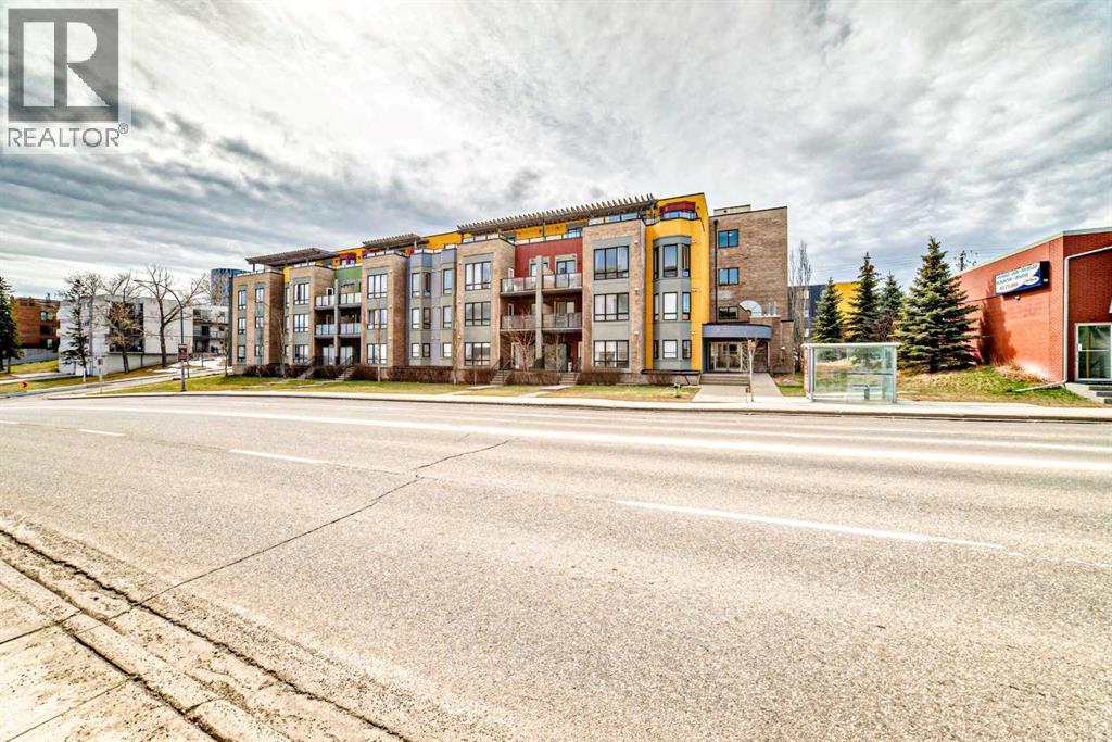210, 611 Edmonton Trail NE, Calgary, Alberta  T2E 3J3 - Photo 2 - A2303736