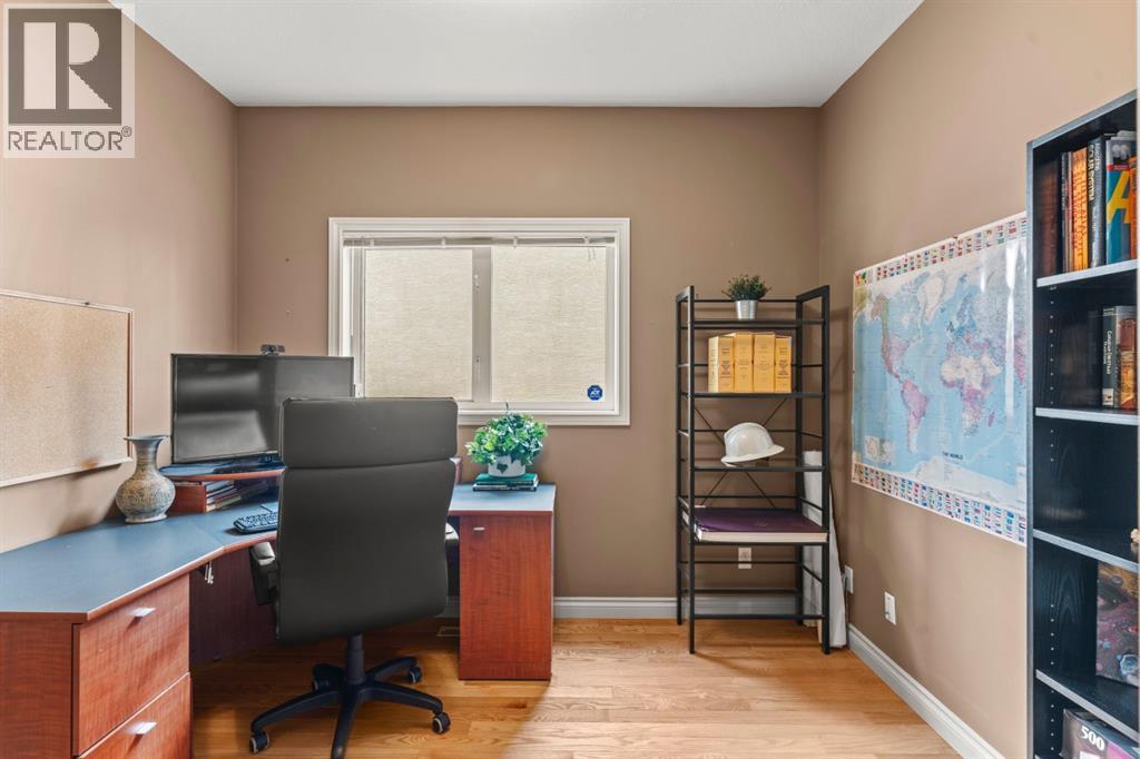 140 Simcoe Close SW, Calgary, Alberta  T3H 4N3 - Photo 21 - A2305197