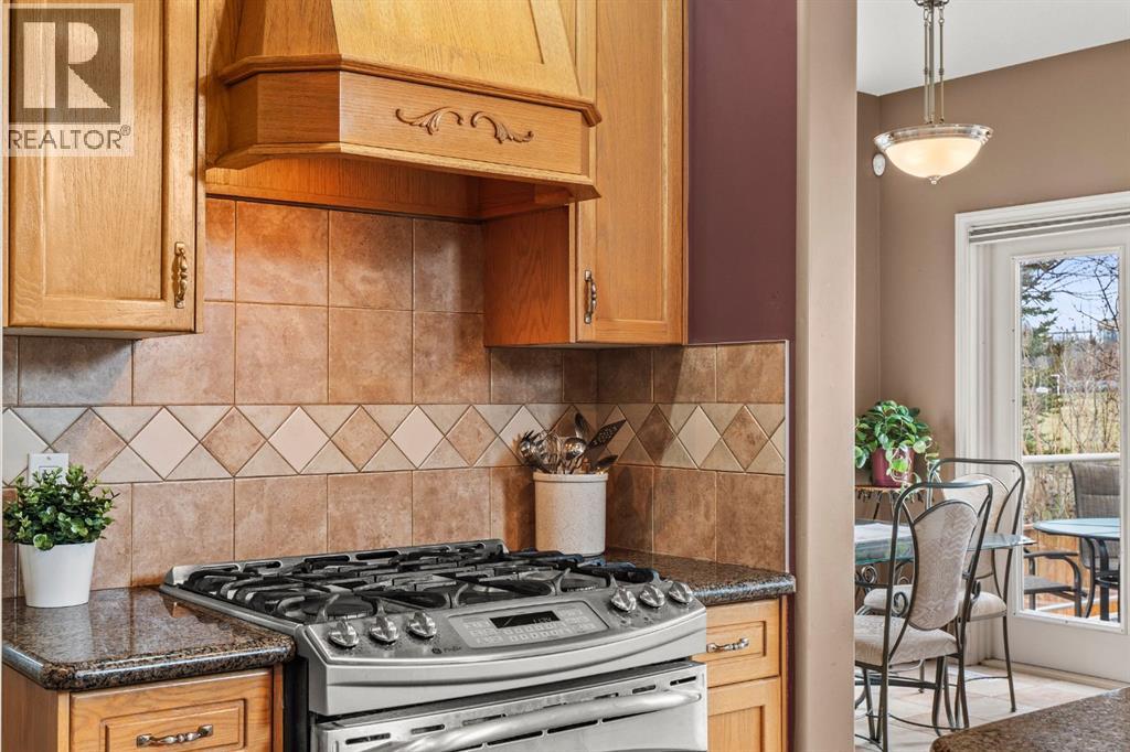 140 Simcoe Close SW, Calgary, Alberta  T3H 4N3 - Photo 13 - A2305197