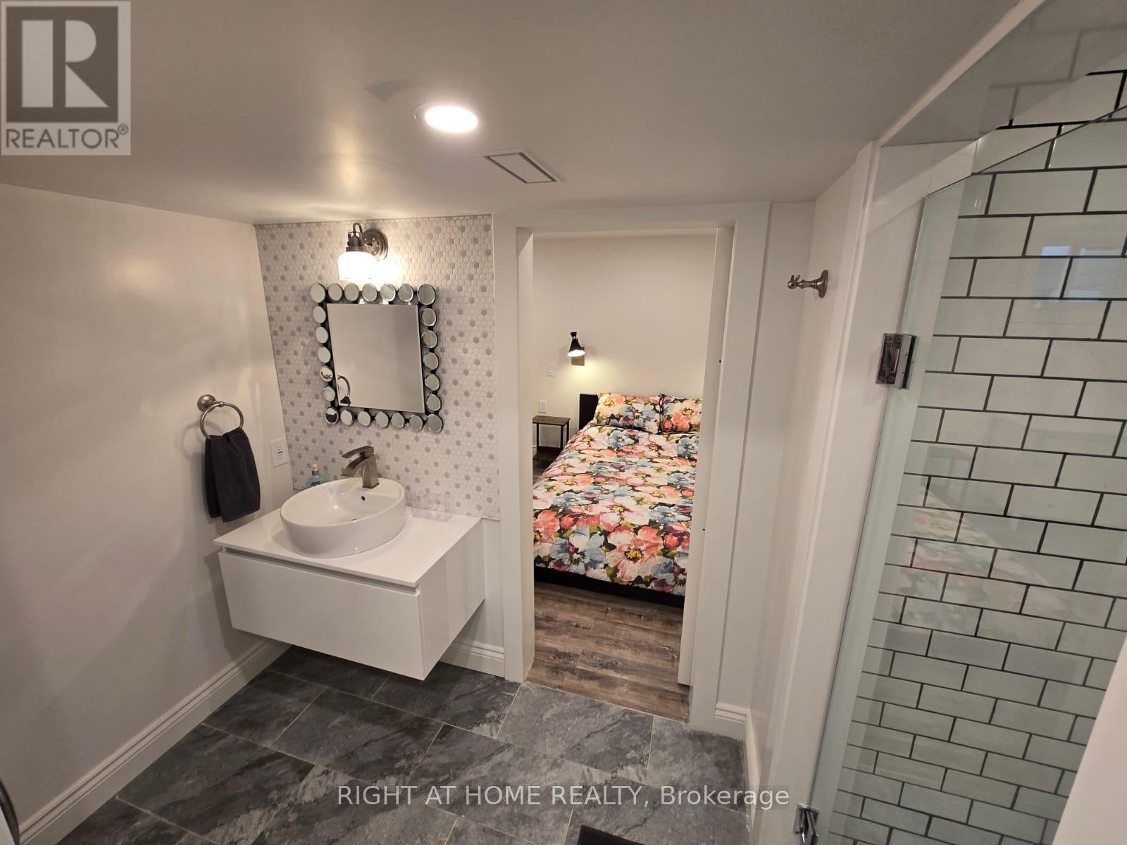 B - 63 Queens Avenue, Toronto, Ontario  M8V 2N2 - Photo 9 - W13046252