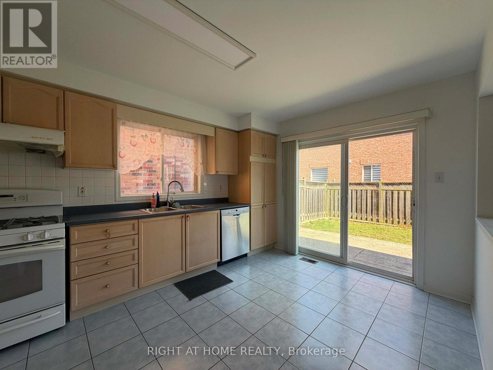 677 Irving Terrace, Milton, Ontario  L9T 6H6 - Photo 9 - W13046262