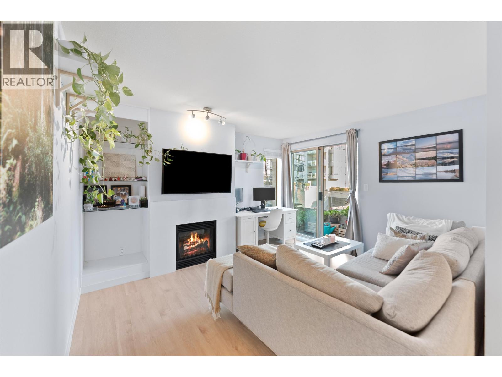 304 137 W 17th Street, North Vancouver, British Columbia  V7M 1V5 - Photo 9 - R3110767