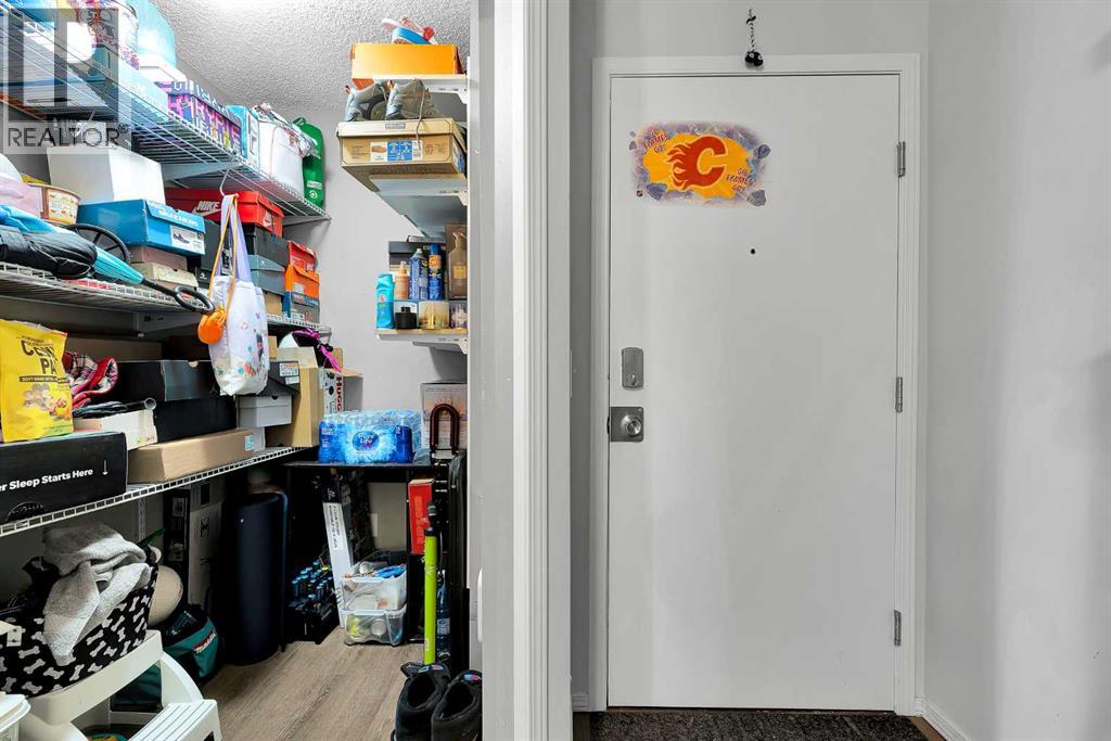 402, 5500 Somervale Court Sw, Calgary, Alberta  T2Y 4L9 - Photo 3 - A2301431