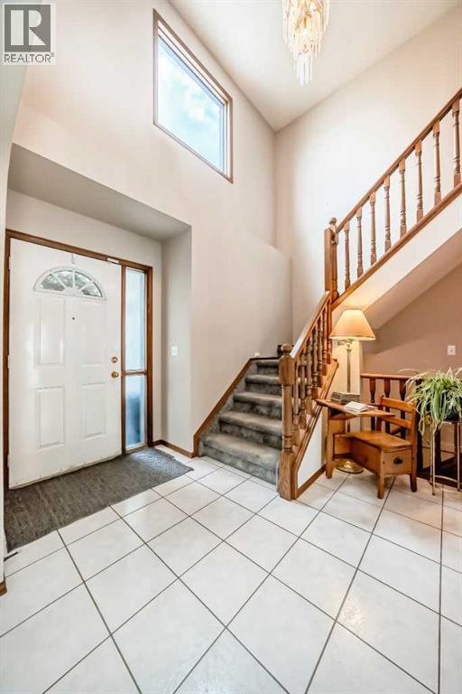 219 Hawkstone Close Nw, Calgary, Alberta  T3G 3P3 - Photo 9 - A2304713