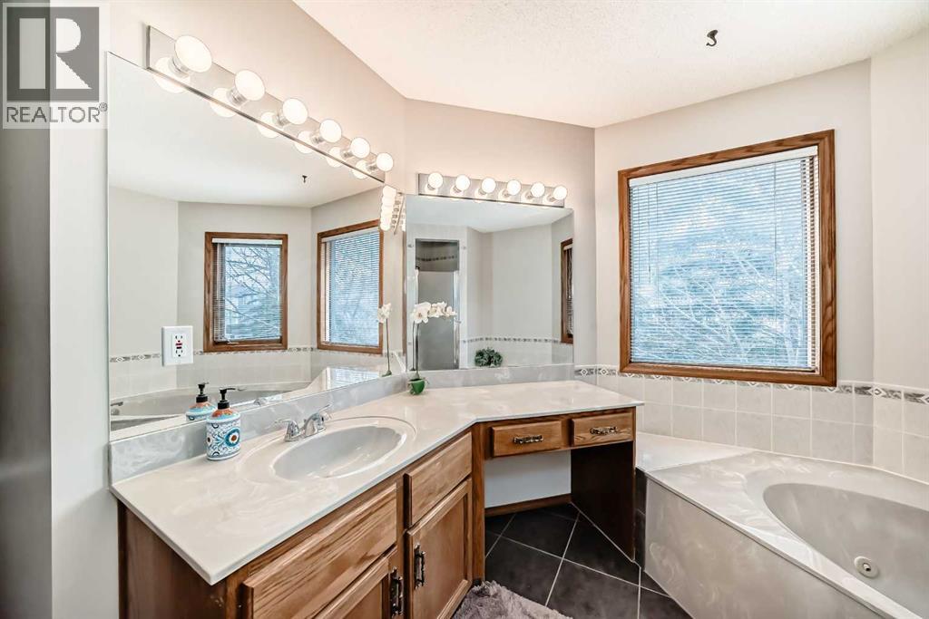 219 Hawkstone Close Nw, Calgary, Alberta  T3G 3P3 - Photo 32 - A2304713