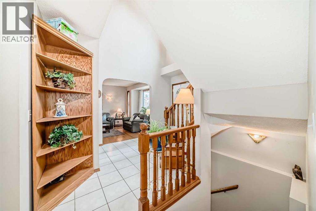 219 Hawkstone Close Nw, Calgary, Alberta  T3G 3P3 - Photo 11 - A2304713