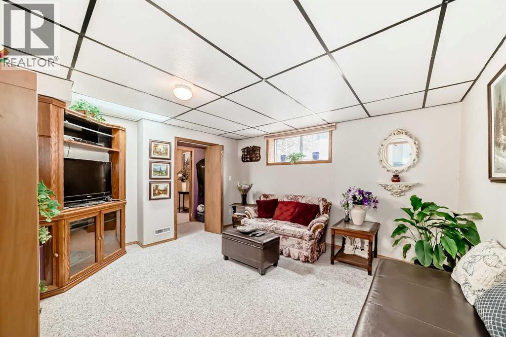 219 Hawkstone Close Nw, Calgary, Alberta  T3G 3P3 - Photo 42 - A2304713