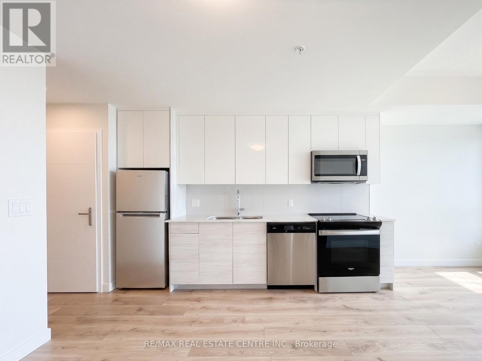 2505 - 60 Frederick Street, Kitchener, Ontario  N2H 0C7 - Photo 2 - X13006842