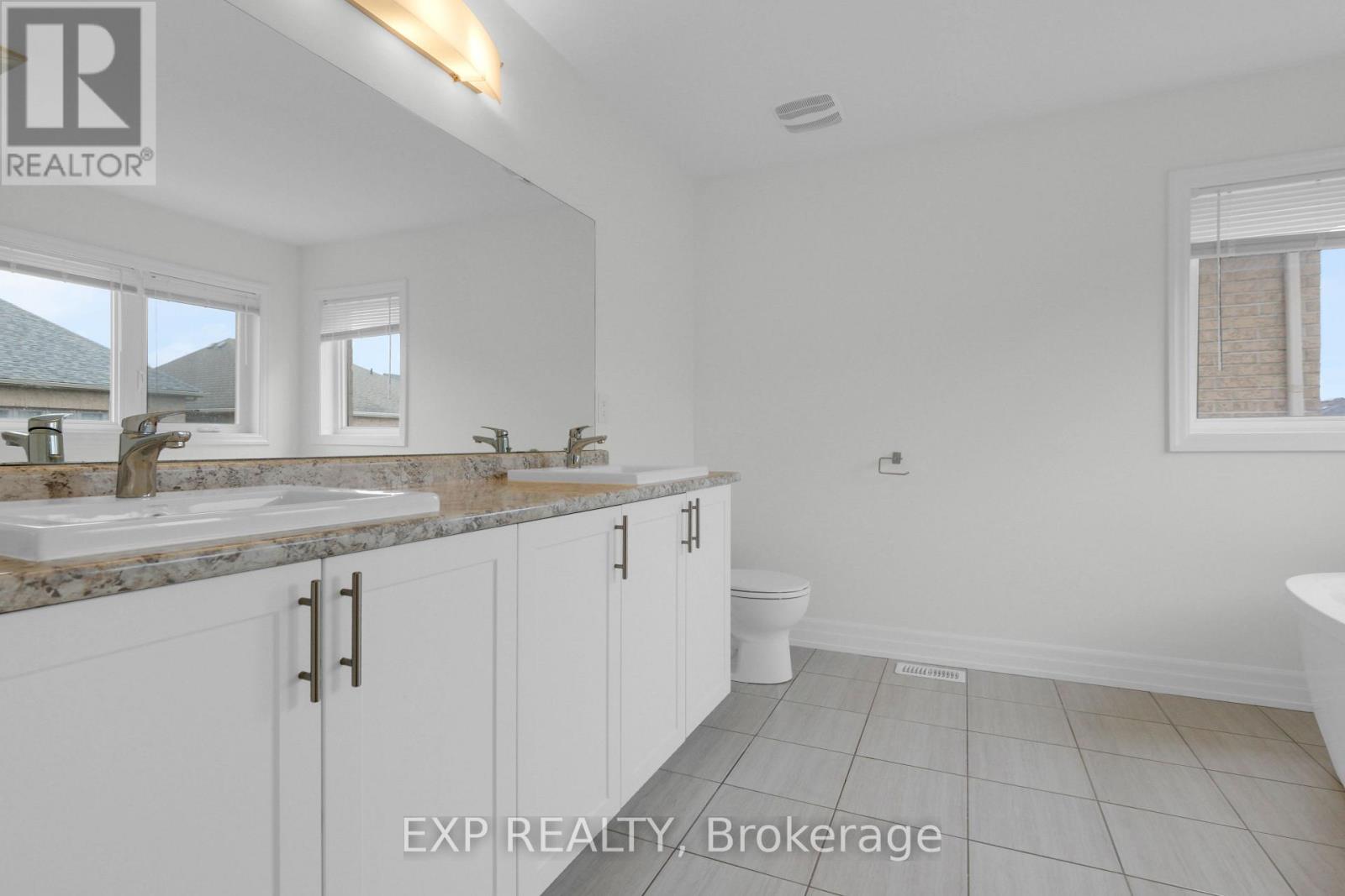 111 Dog Wood Boulevard, East Gwillimbury, Ontario  L9N 0S9 - Photo 13 - N13046316