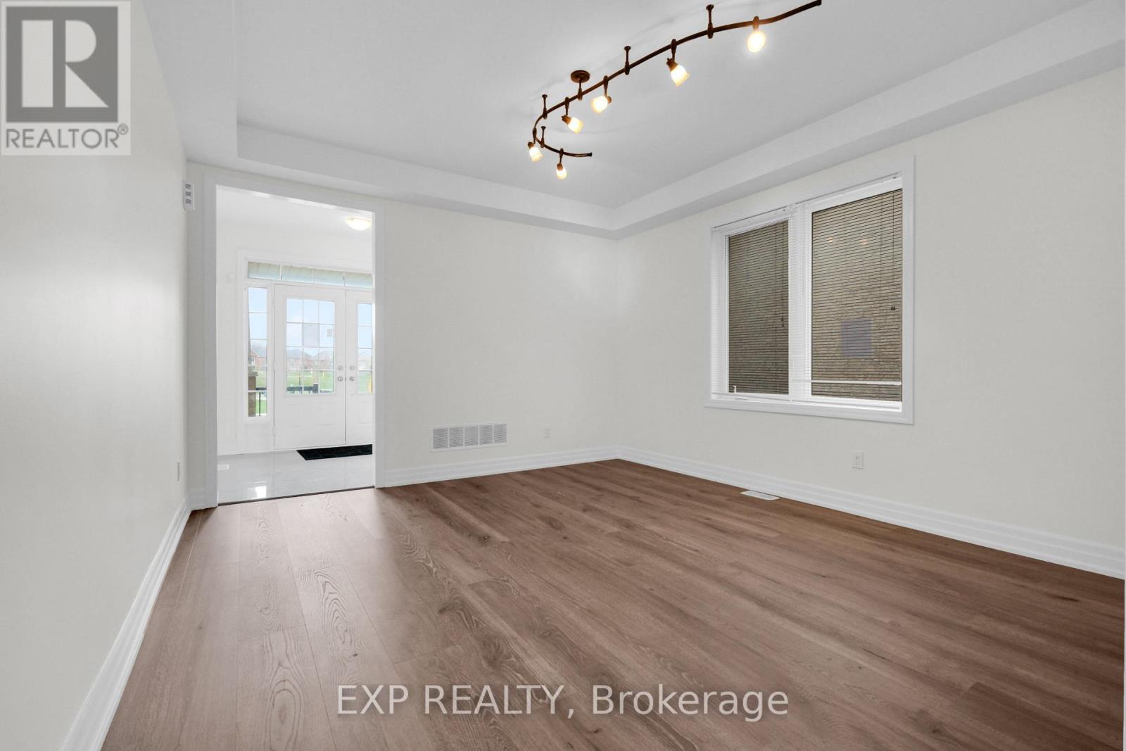 111 Dog Wood Boulevard, East Gwillimbury, Ontario  L9N 0S9 - Photo 4 - N13046316