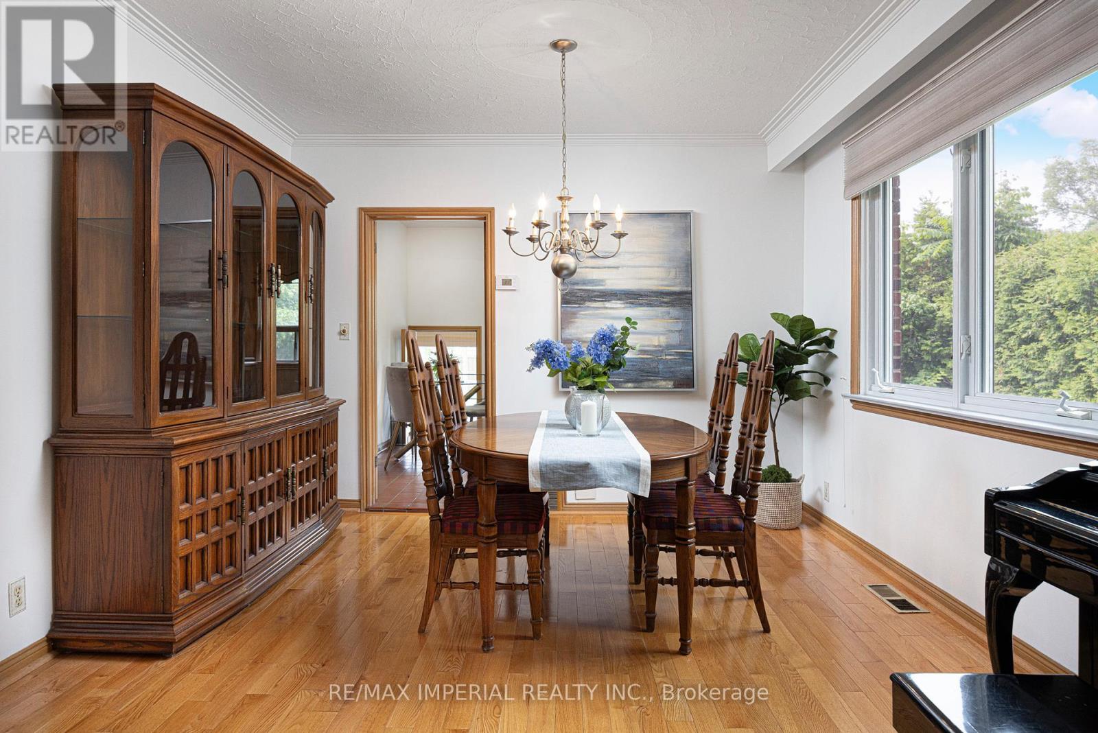 7 Doddington Drive, Toronto, Ontario  M8Y 1S3 - Photo 10 - W13046304