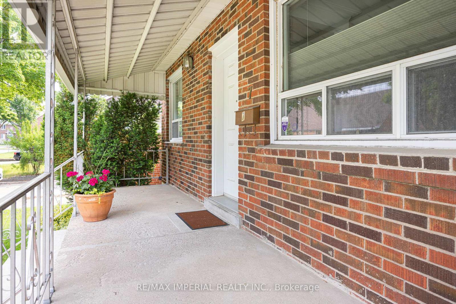 7 Doddington Drive, Toronto, Ontario  M8Y 1S3 - Photo 3 - W13046304