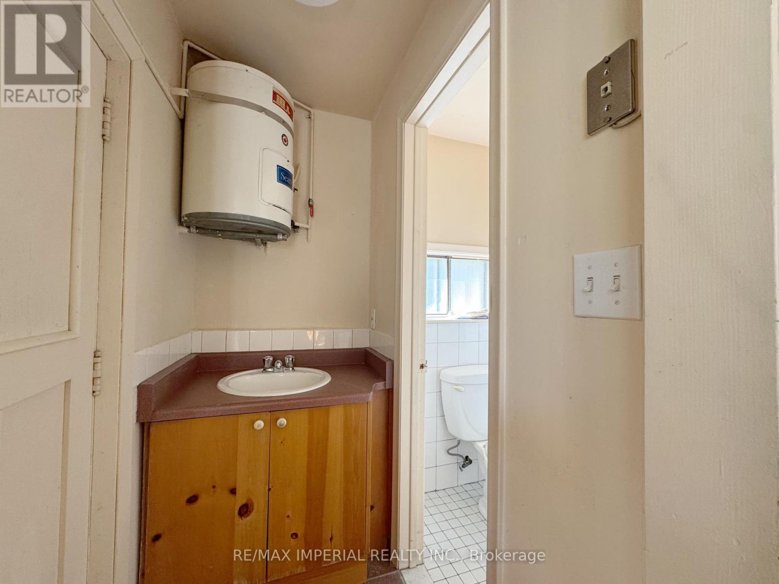 7 Doddington Drive, Toronto, Ontario  M8Y 1S3 - Photo 37 - W13046304