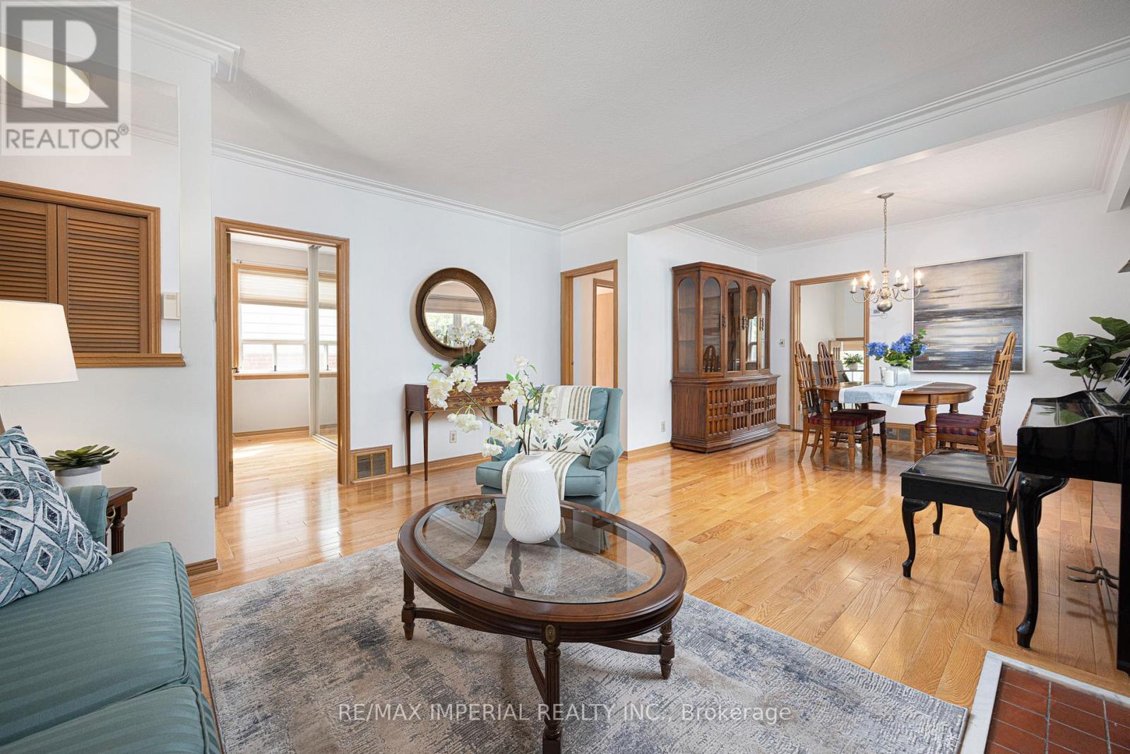 7 Doddington Drive, Toronto, Ontario  M8Y 1S3 - Photo 4 - W13046304