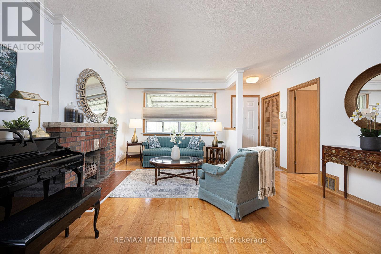 7 Doddington Drive, Toronto, Ontario  M8Y 1S3 - Photo 6 - W13046304