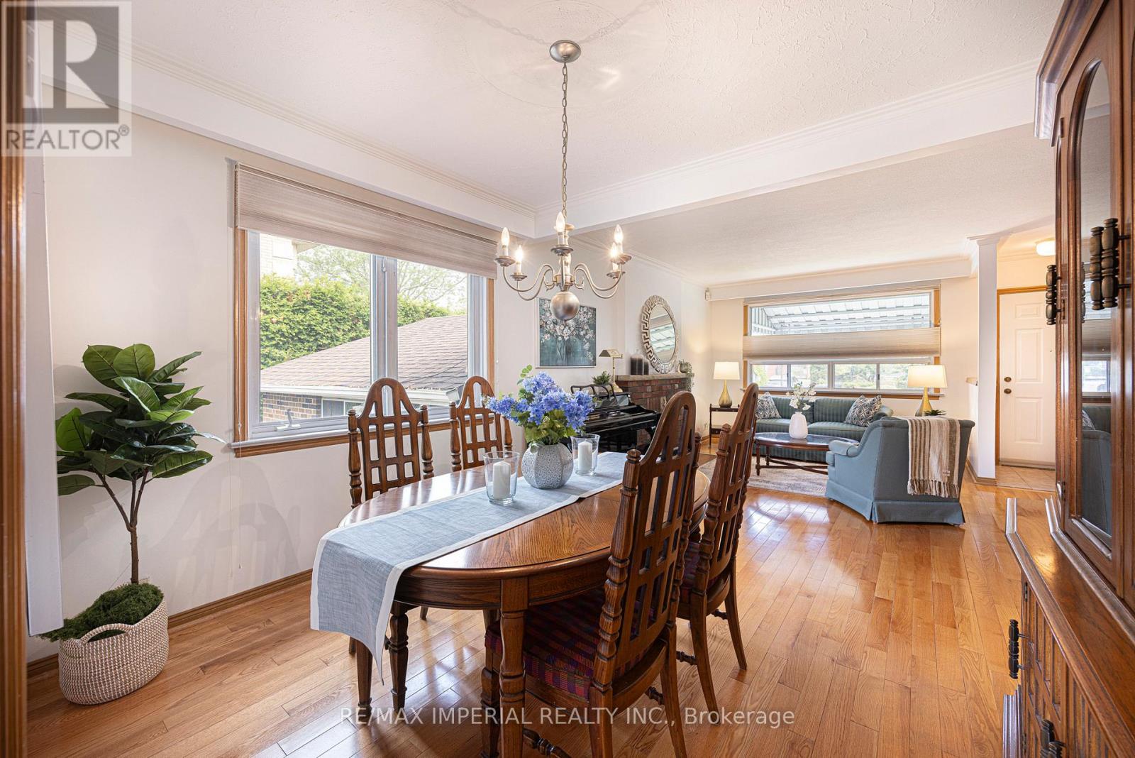 7 Doddington Drive, Toronto, Ontario  M8Y 1S3 - Photo 9 - W13046304