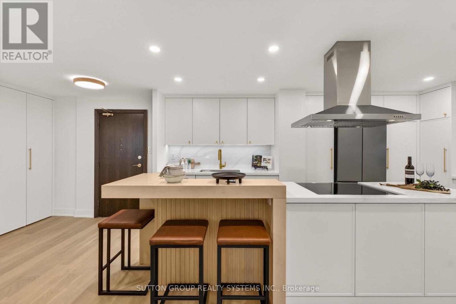 1409 - 820 Burnhamthorpe Road, Toronto, Ontario  M9C 4W2 - Photo 2 - W13046322