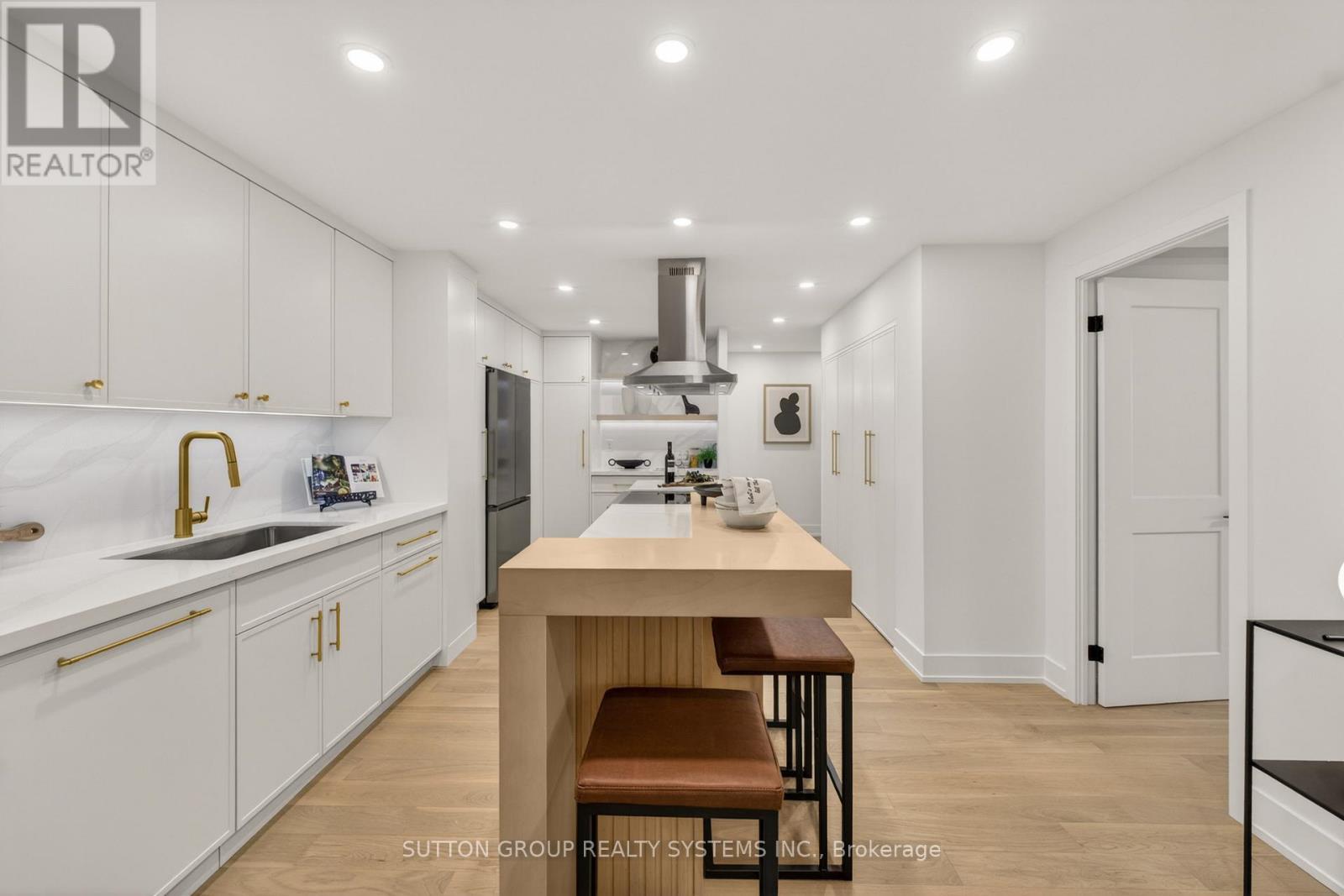 1409 - 820 Burnhamthorpe Road, Toronto, Ontario  M9C 4W2 - Photo 3 - W13046322