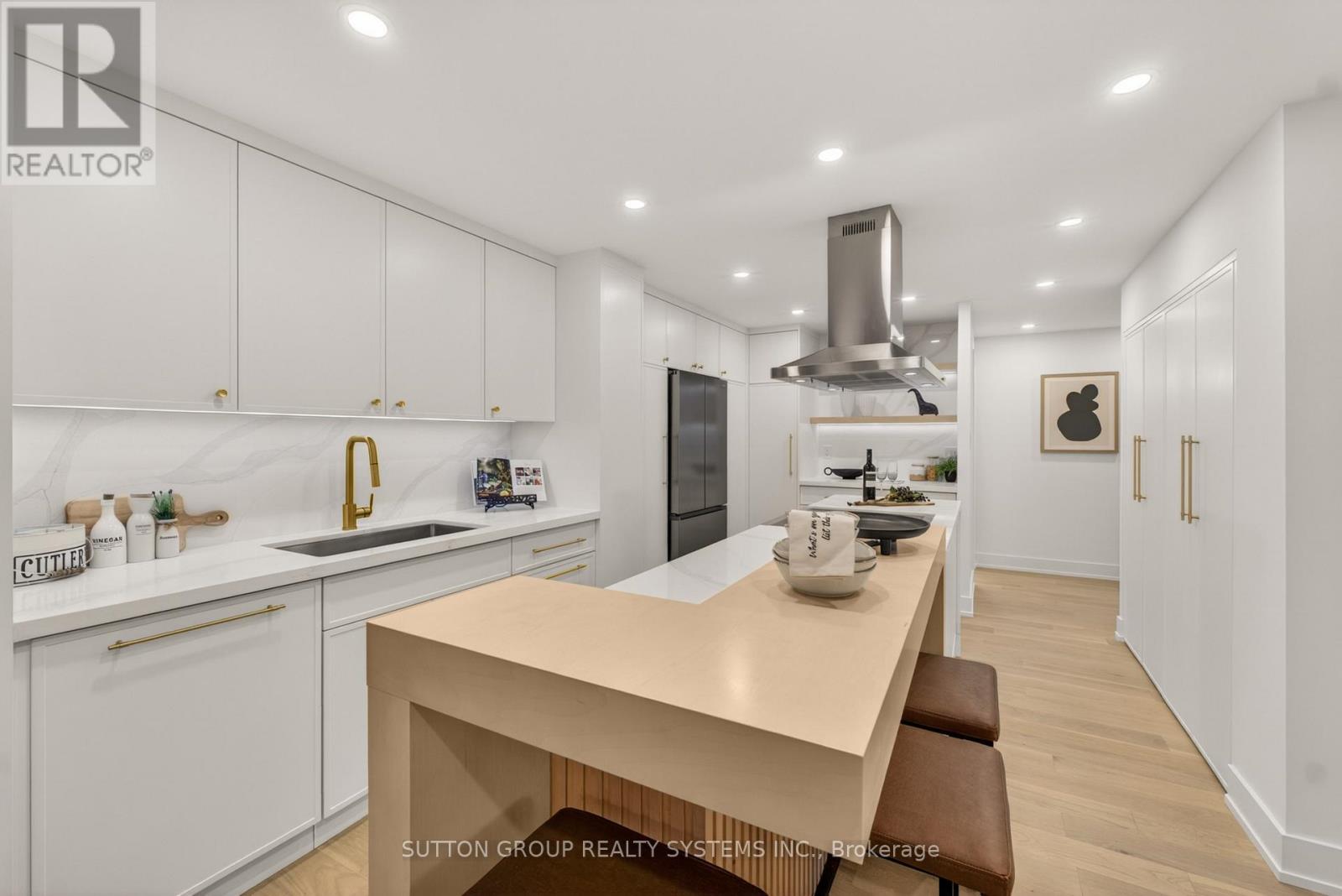 1409 - 820 Burnhamthorpe Road, Toronto, Ontario  M9C 4W2 - Photo 4 - W13046322